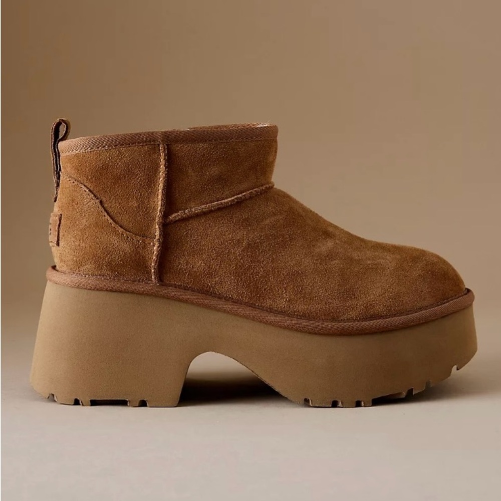 UGG Classic Ultra Mini New
Heights Boot Chestnut US SZ 10